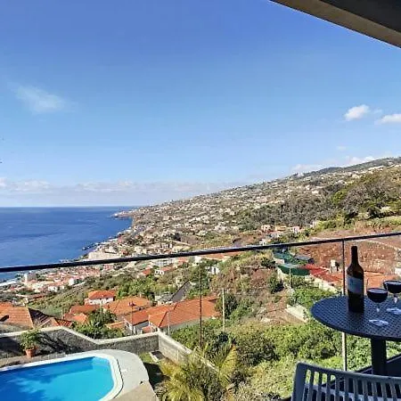 Calcada Villa *